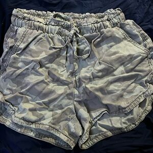 Camo American Eagle shorts